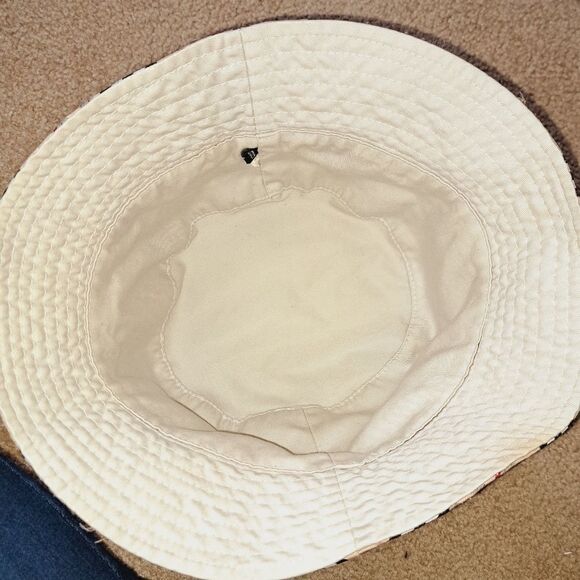 Burberry hat   - Picture 9 of 10